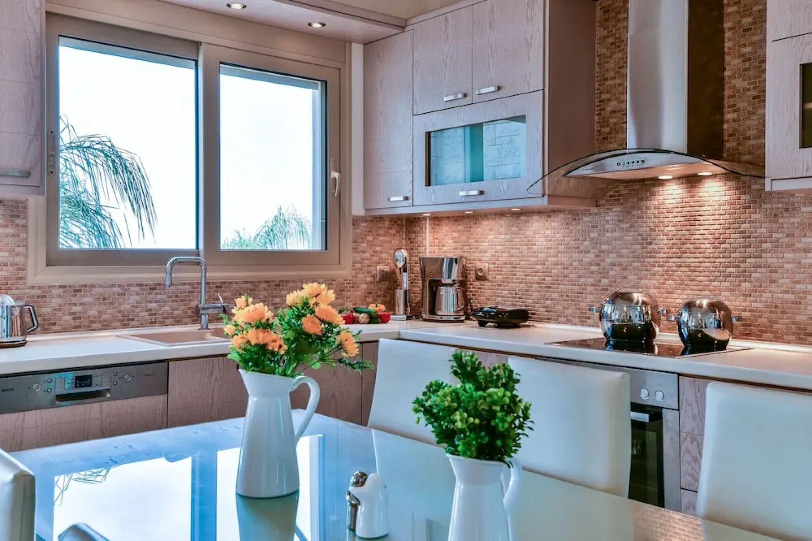 Villa with Striking views over the infinity Pool