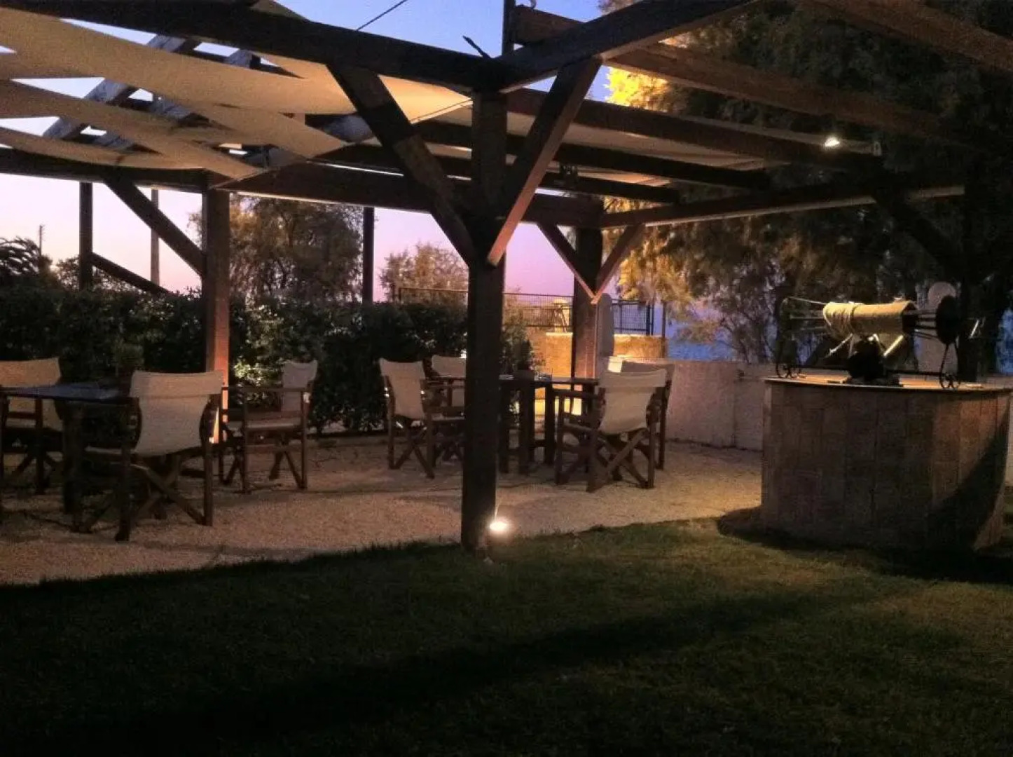 Chris Studios & Apartments