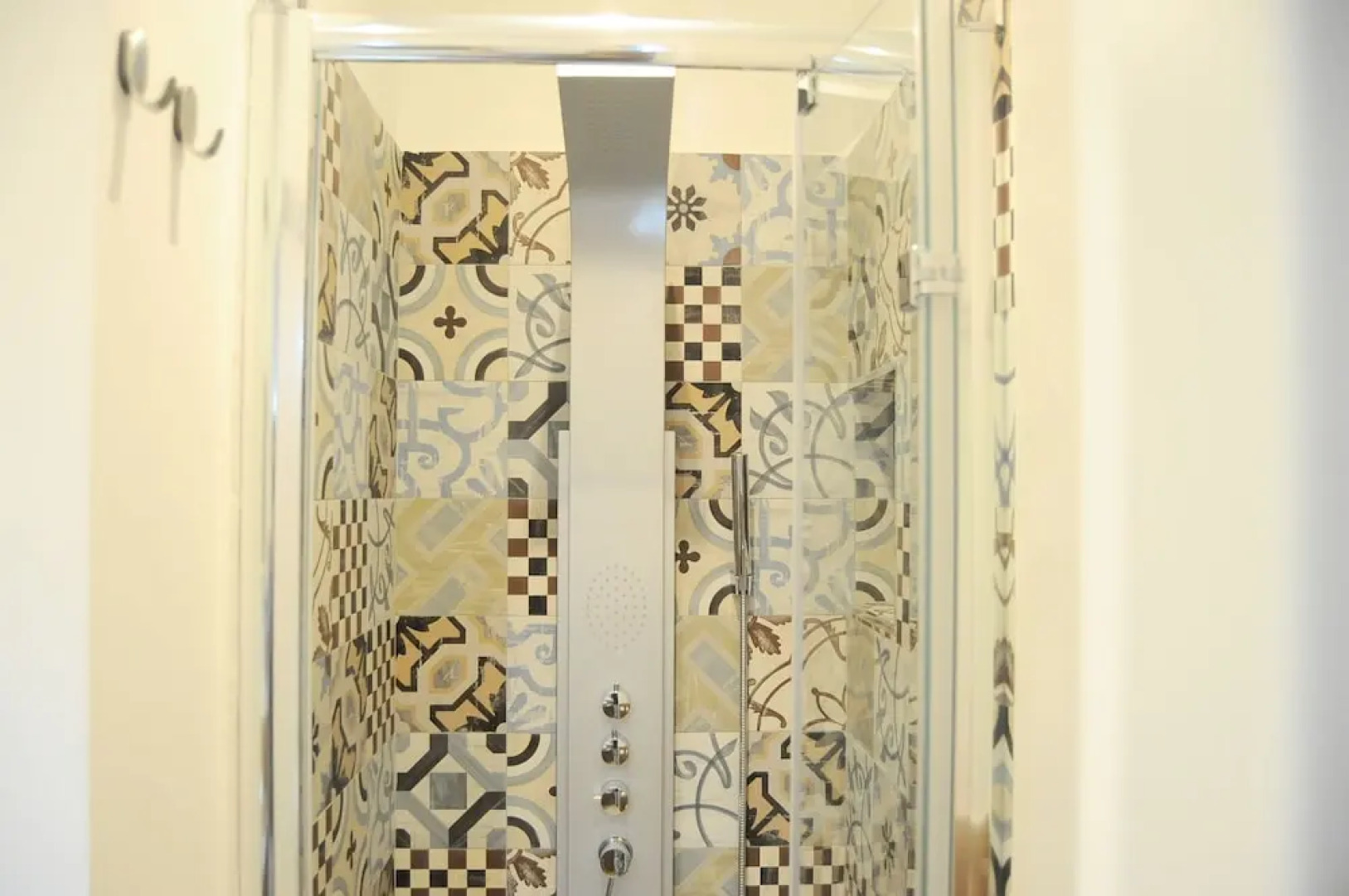 The Corner 180 Suite