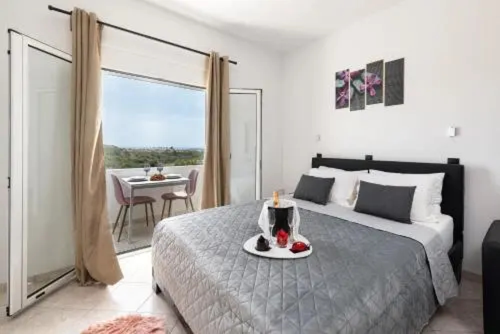 Anna Anton Apartment