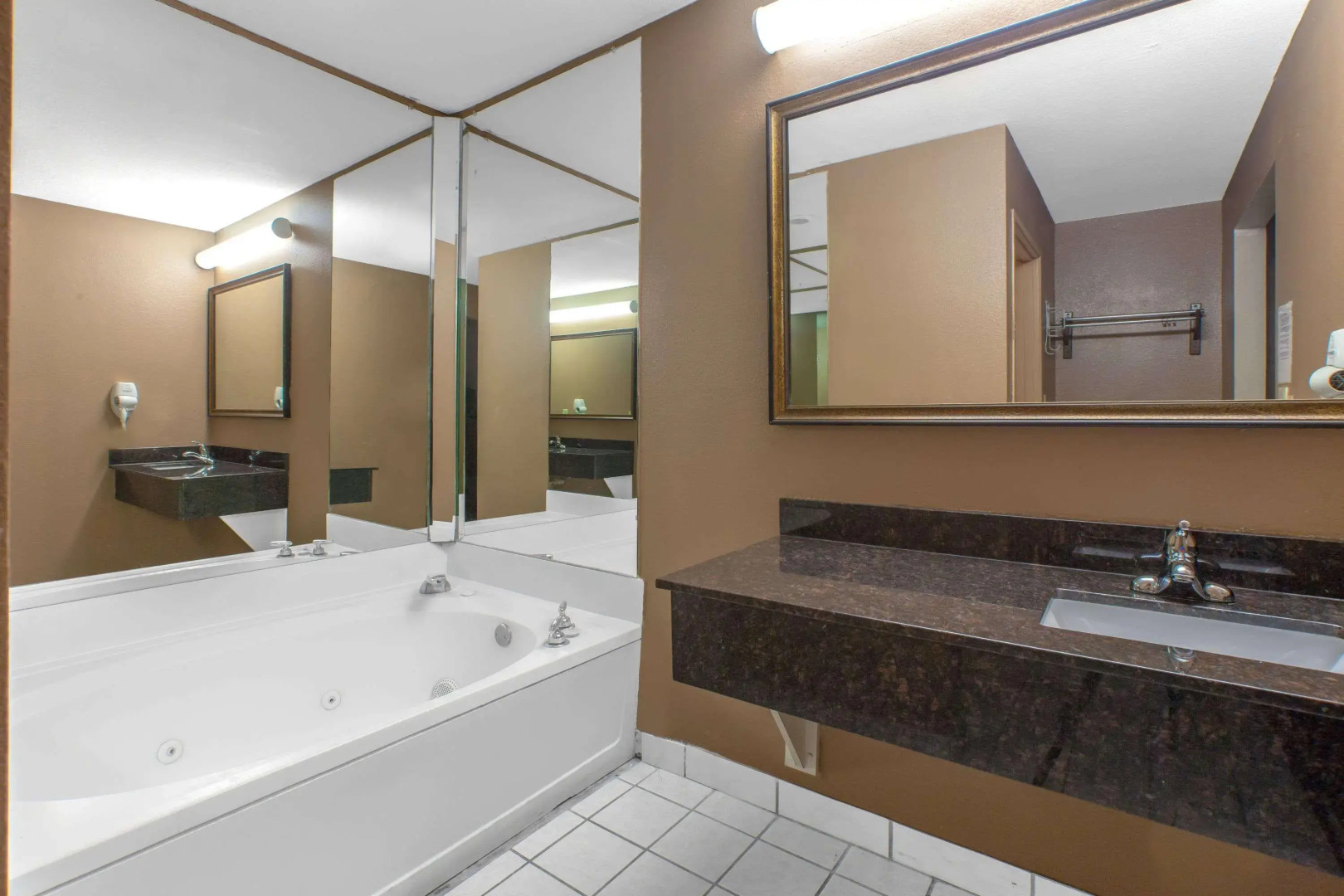 Knights Inn Forest Hill