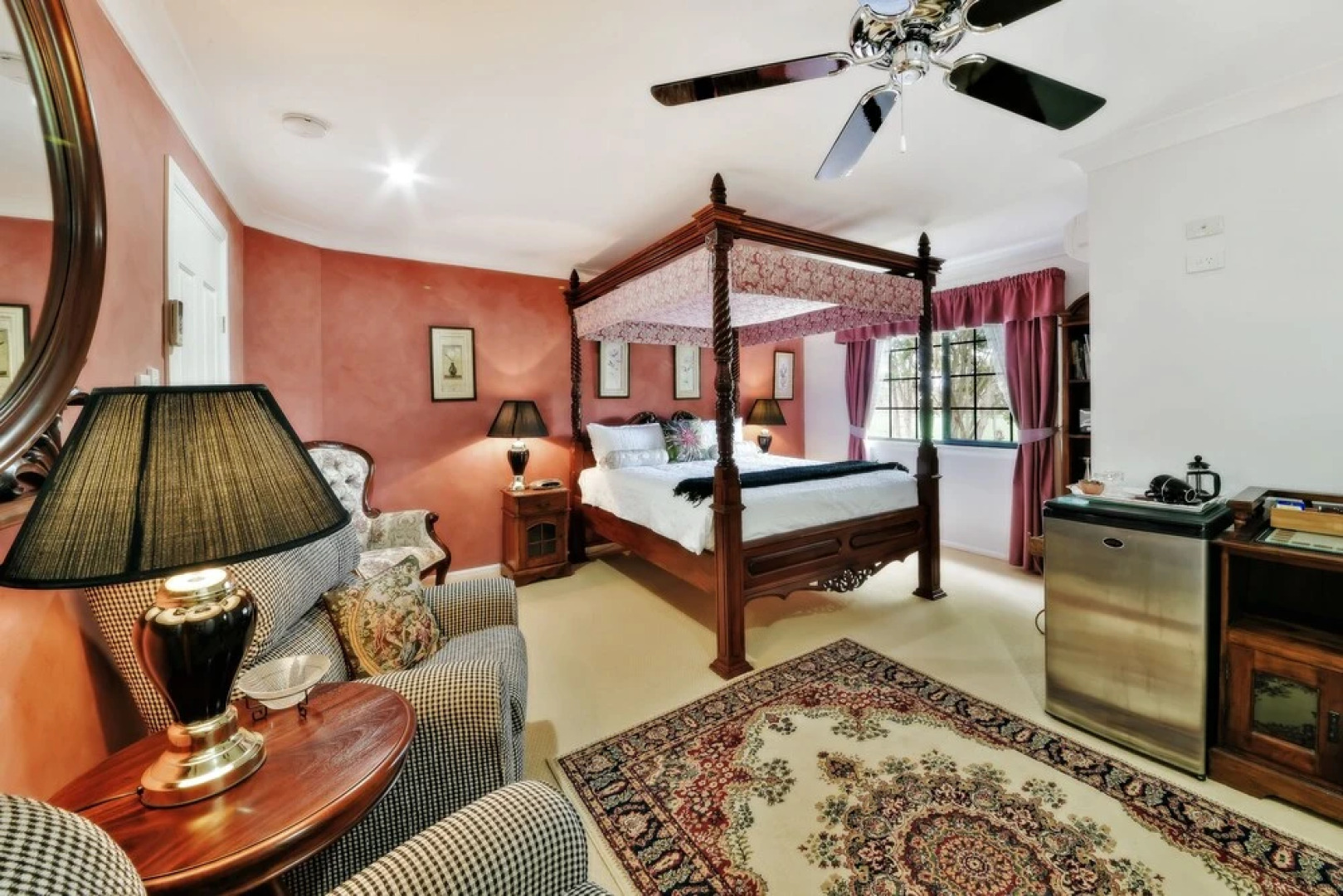 Mount Mee Country Inn Bed & Breakfast