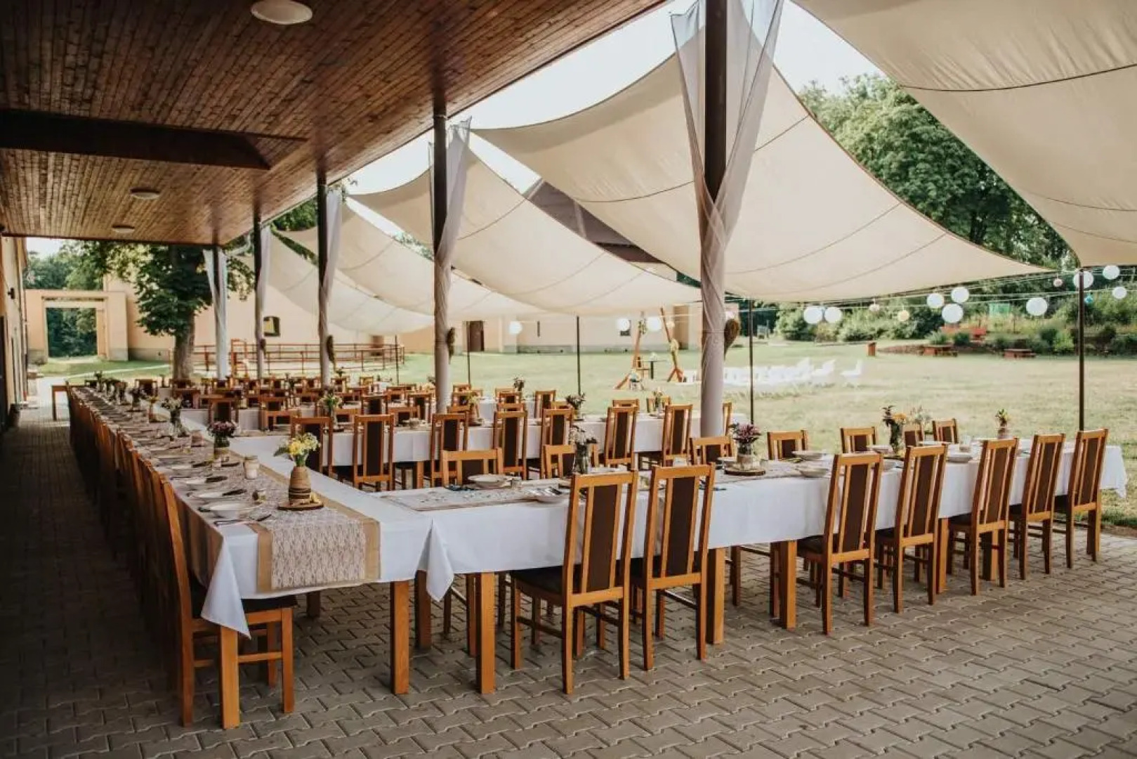 Zámecký Dvůr Černousy