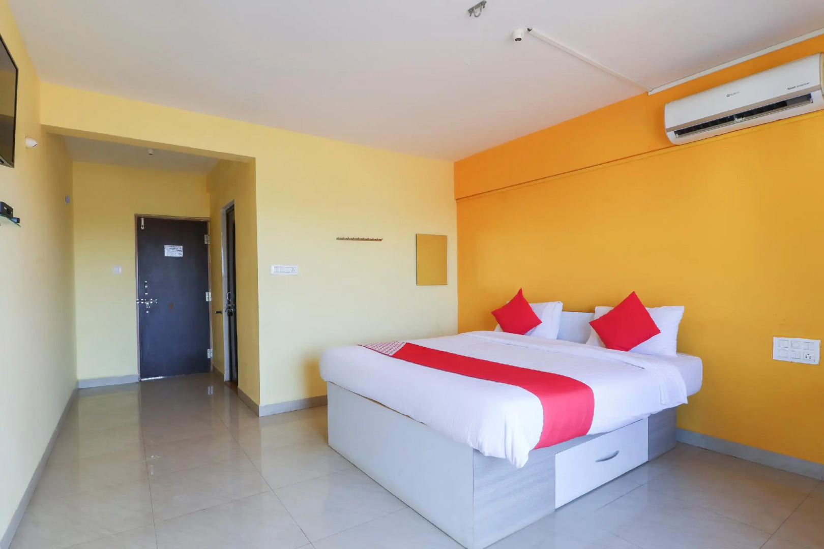 OYO Flagship 70371 Amrut Deluxe Lodge