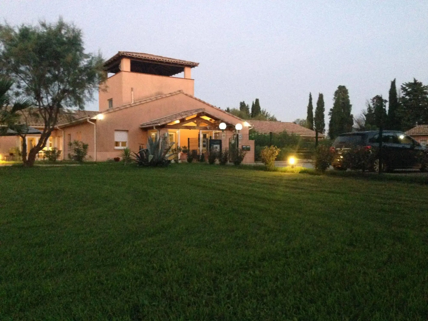 Hotel le president GARE TGV NIMES PONT DU GARD