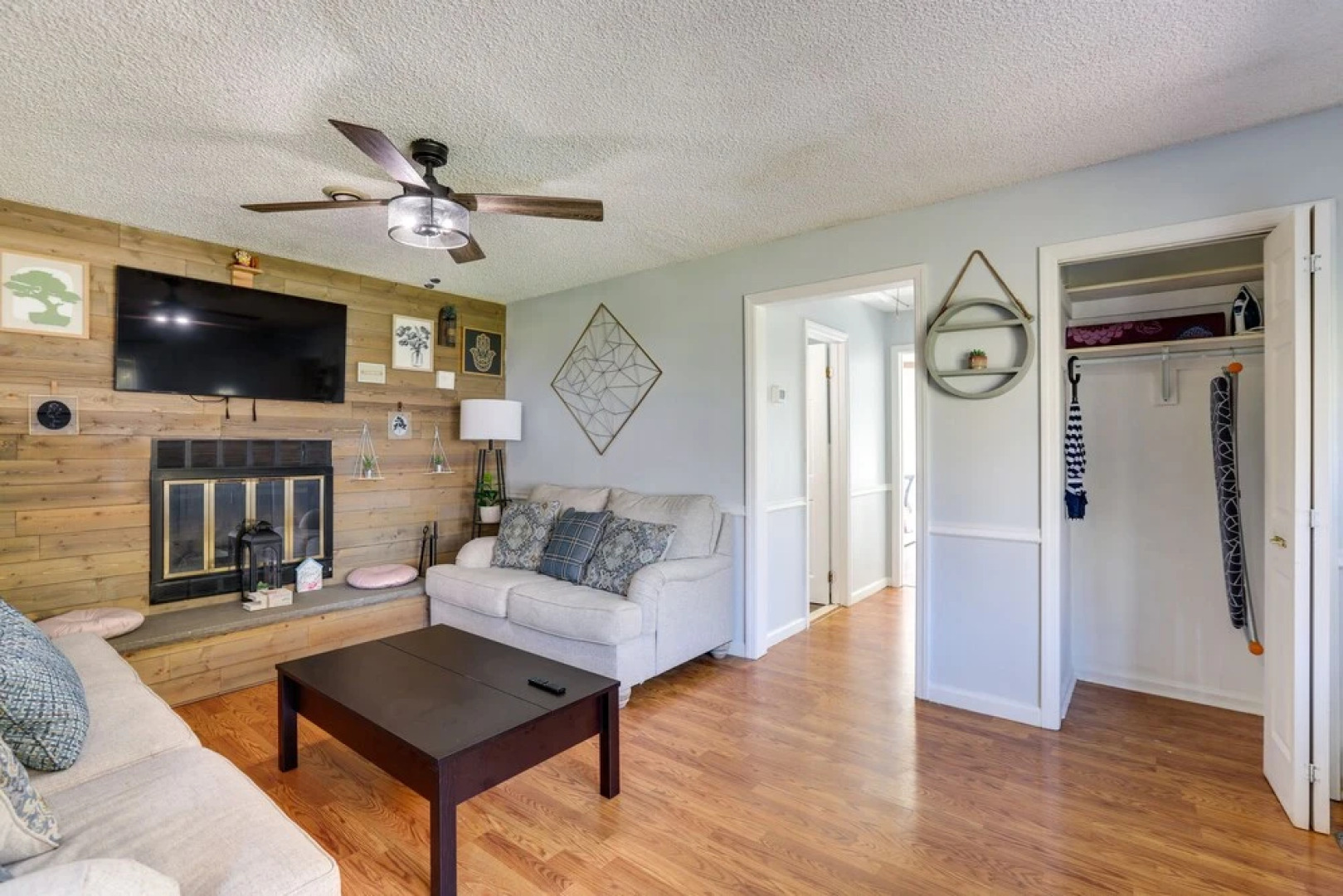 Edison Vacation Home: 1 Mi to Train Station to NYC