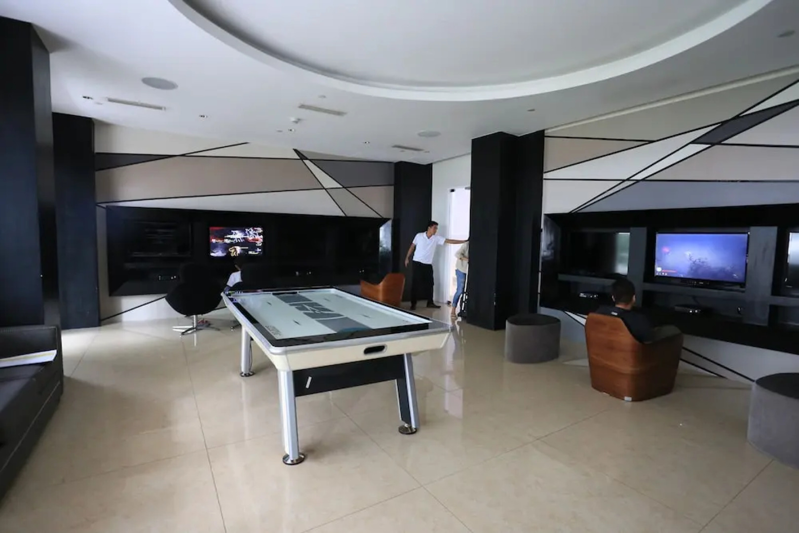 Maui Condotel @ Azure Urban Resort Residence