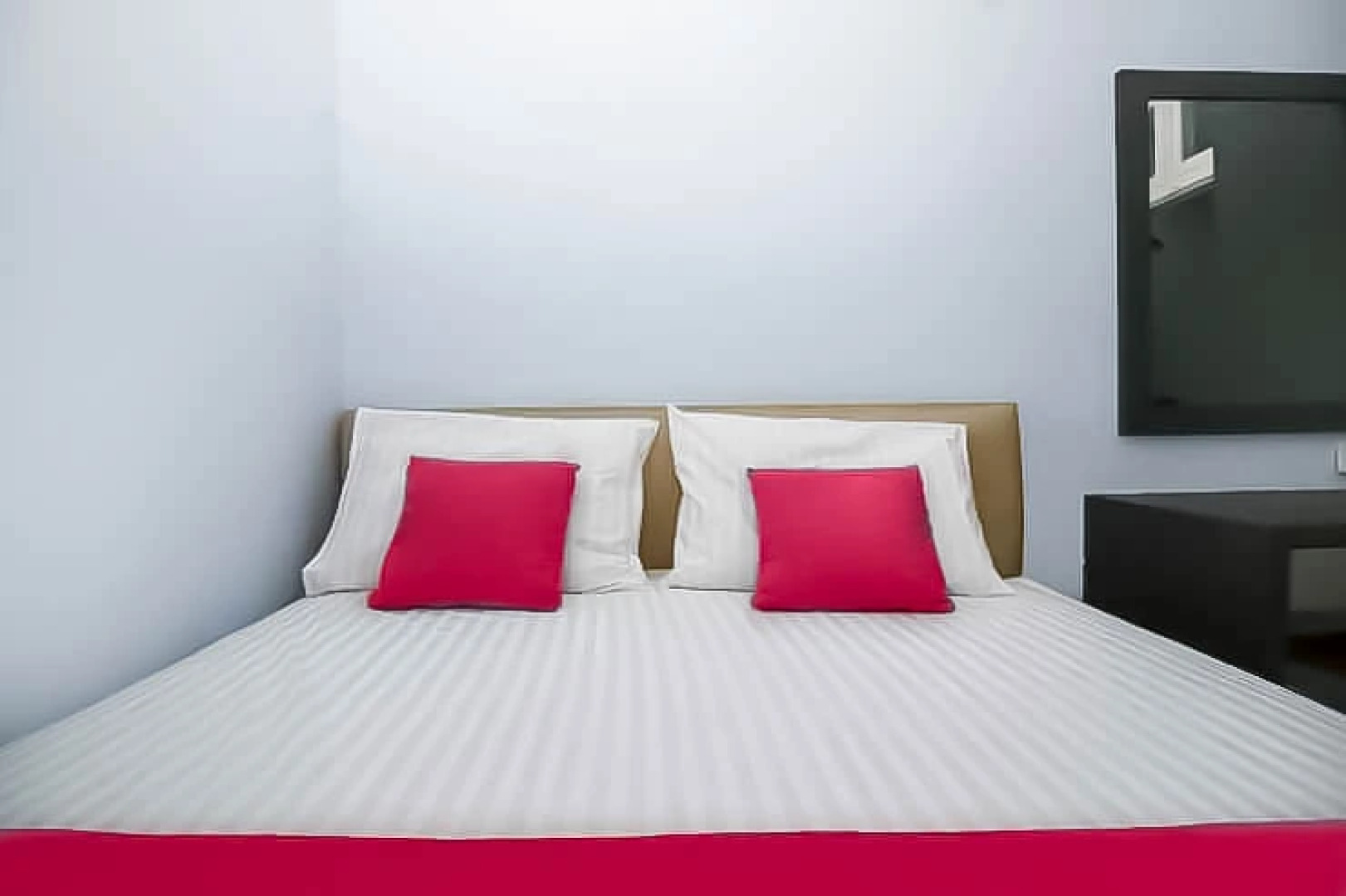 RedDoorz near Stasiun Lawang