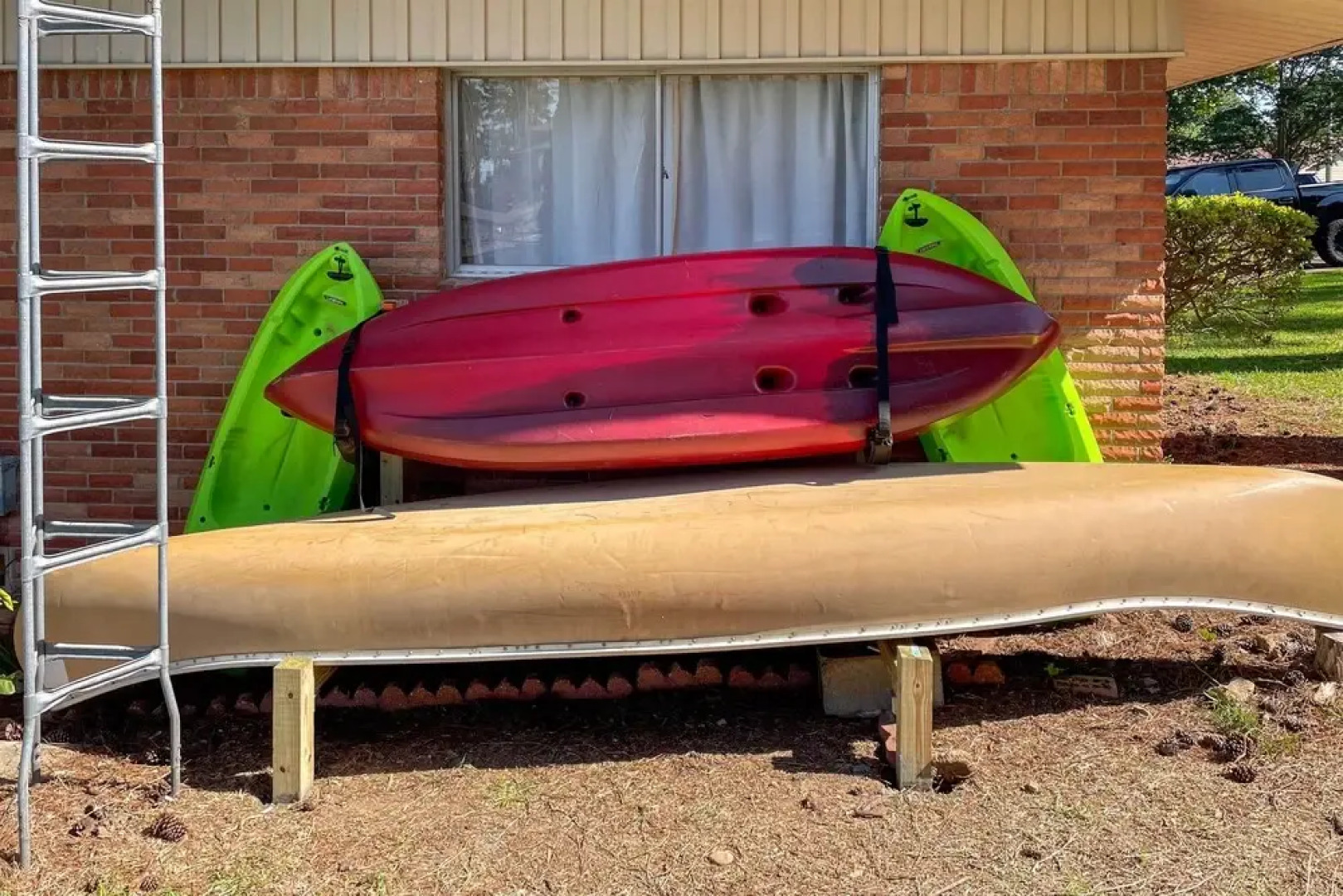 Waterfront Home w/ Dock > 3 Mi to Oaklawn Racing!