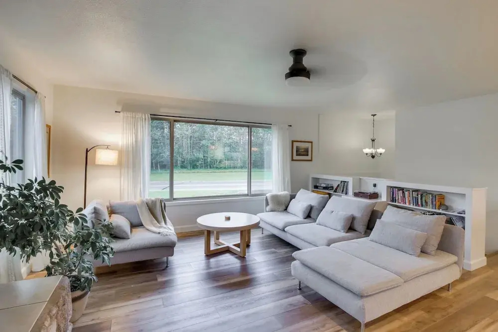 Serene Palmer Home: Walk to Downtown & Riverfront!