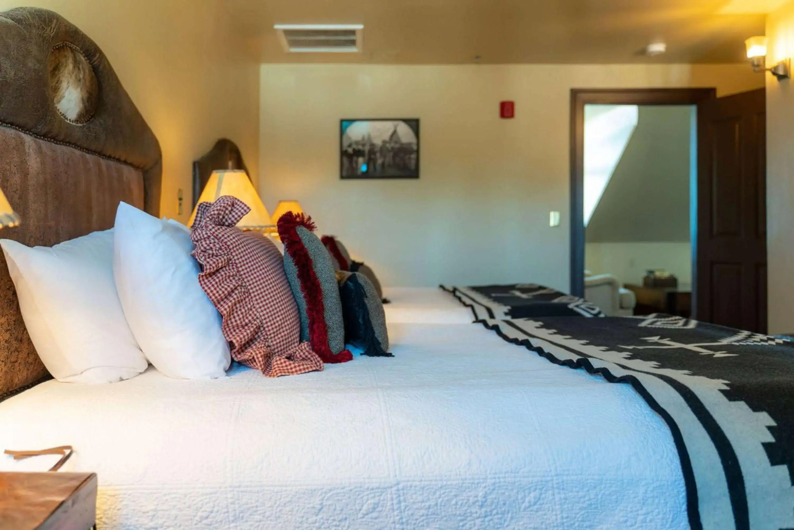 Sheridan Inn, B/W Signature Collection