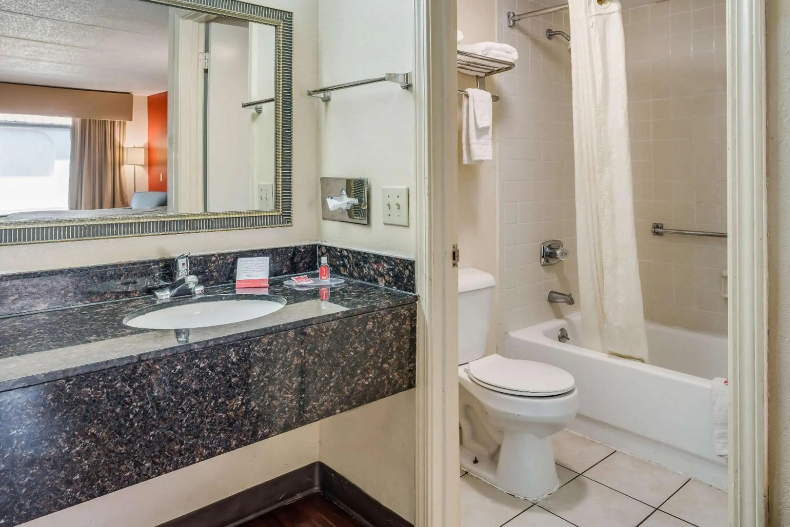 Econo Lodge Inn & Suites Griffin North