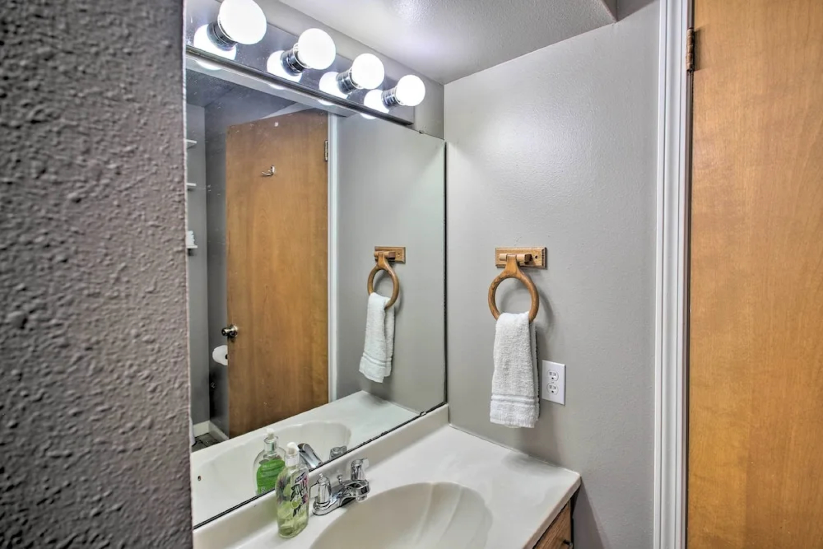 Lakefront Hot Springs Vacation Rental w/ Dock