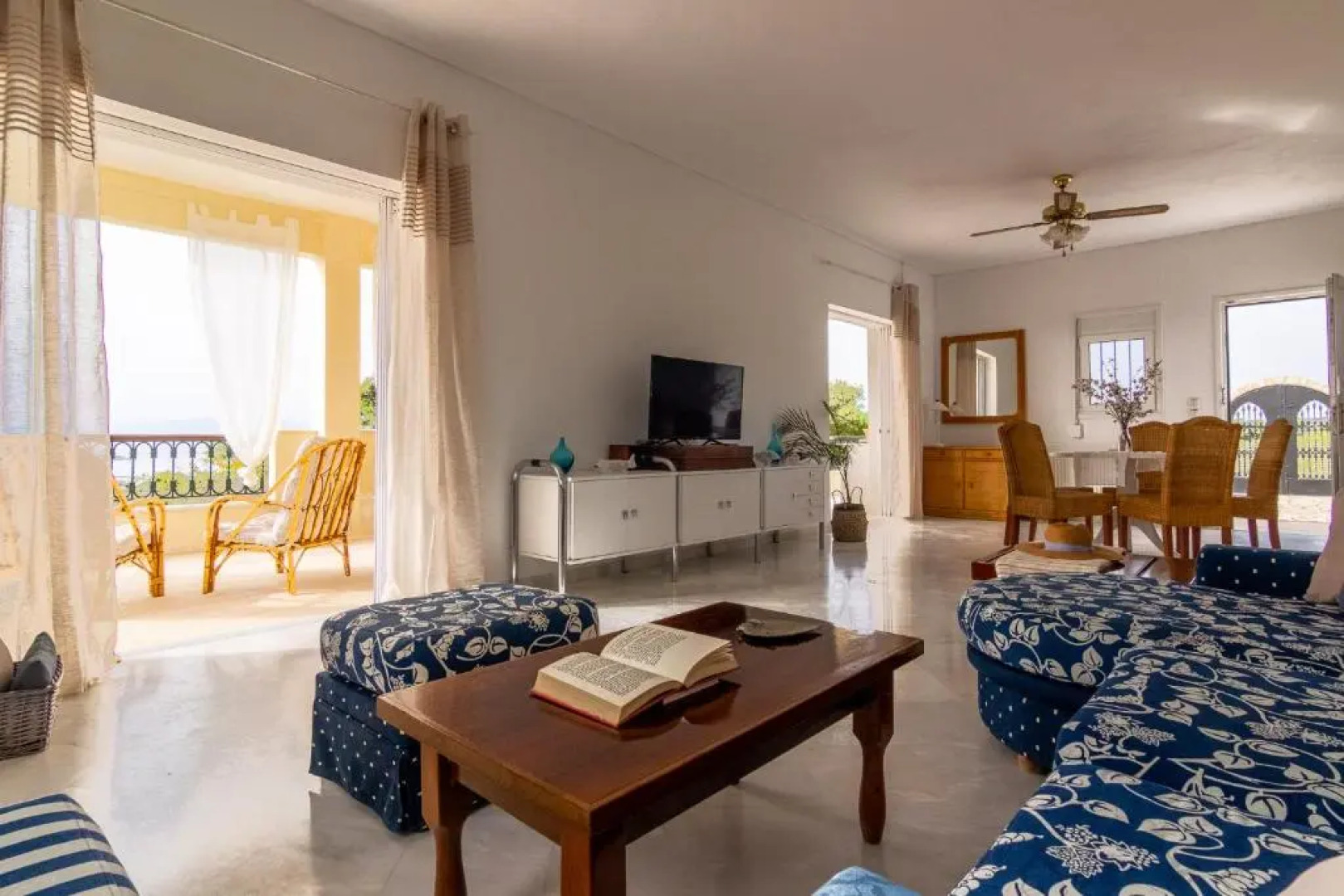 House with amazing ocean view and patio - pool