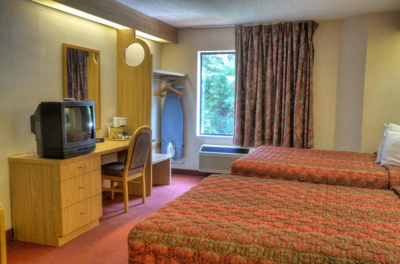 Smoky Mountains Inn & Suites - Cherokee