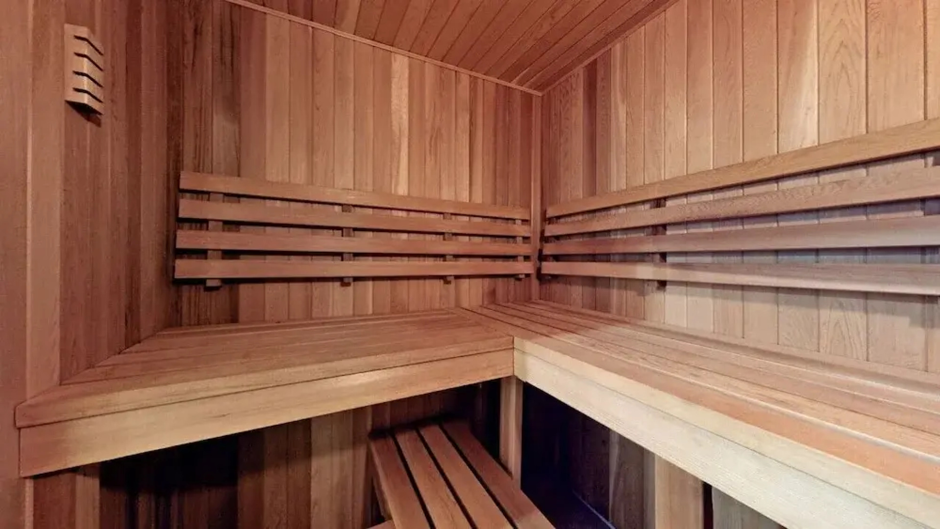 Family Modern Walkout Basement w Sauna Ski Resort 30min