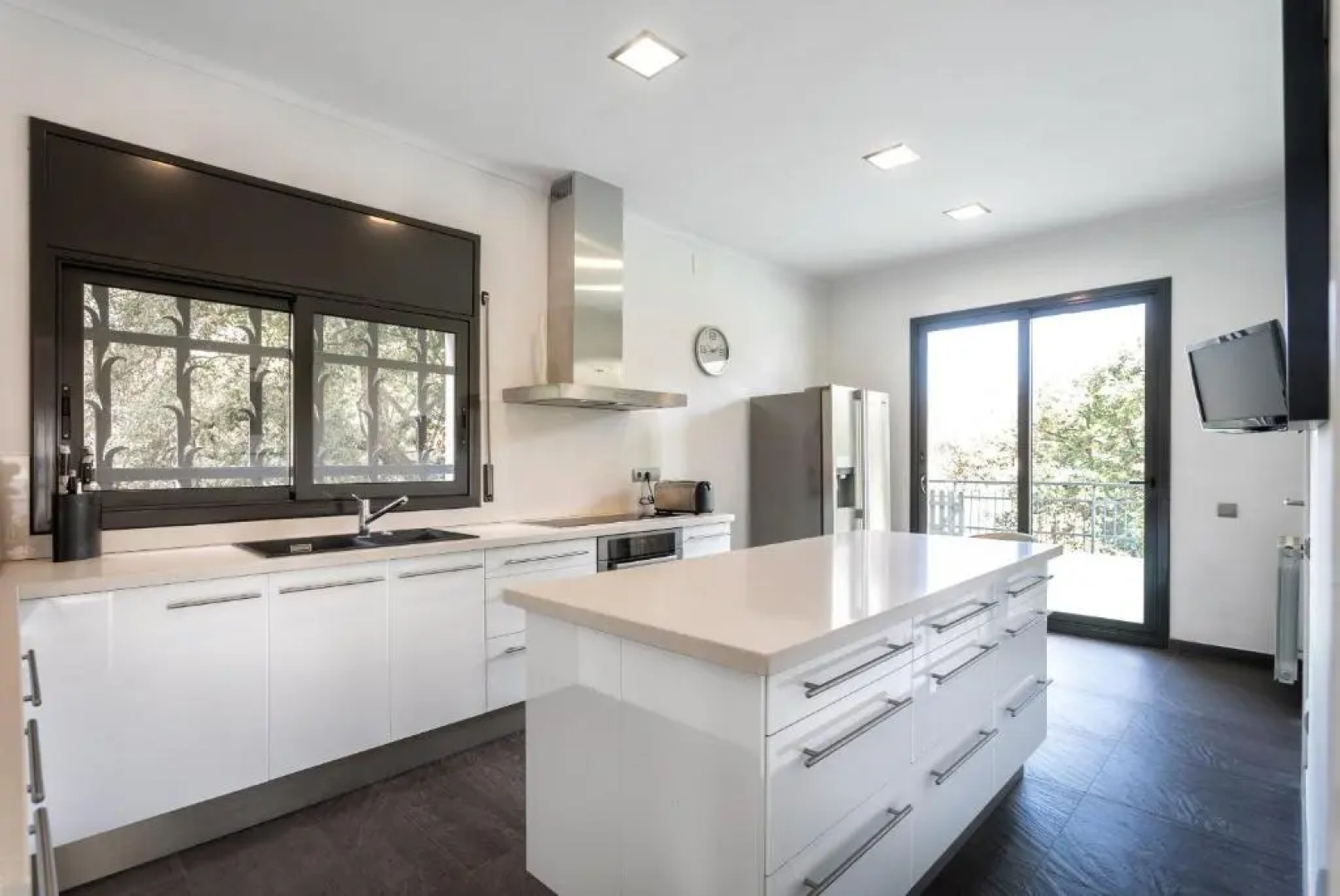 Vila Burriac ,Sunny, Spacious , Private Pool