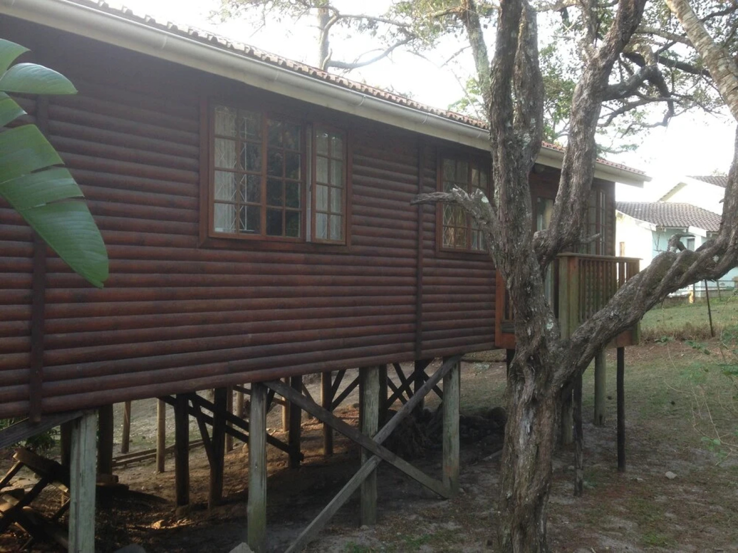 Uvongo log home