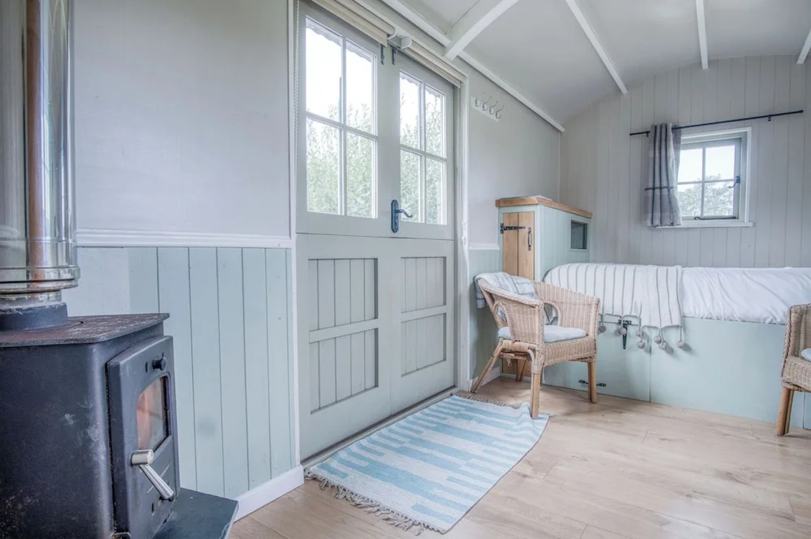 Haven View - 1 Bed Shepherds Hut - St Ishmael's