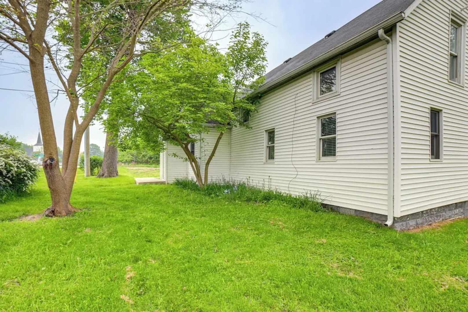 Serene South Haven Retreat w/ Deck: 1 Mi to Dtwn!