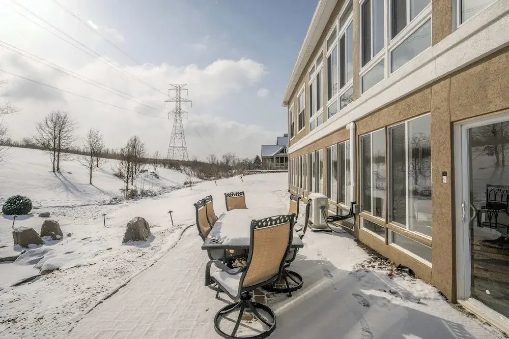 The Bishops Manor Stay for 10!