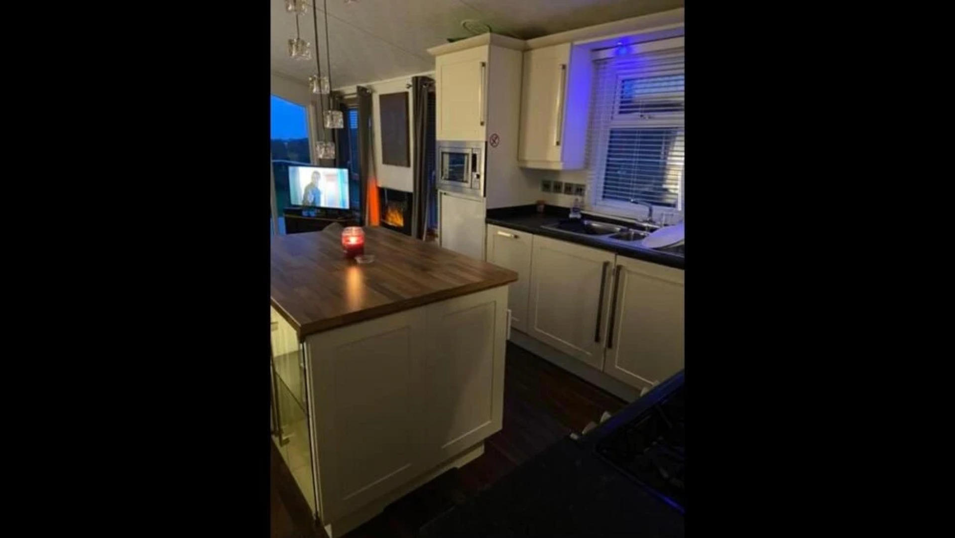 Charming 2-bed Lodge in Pwllheli, North Wales