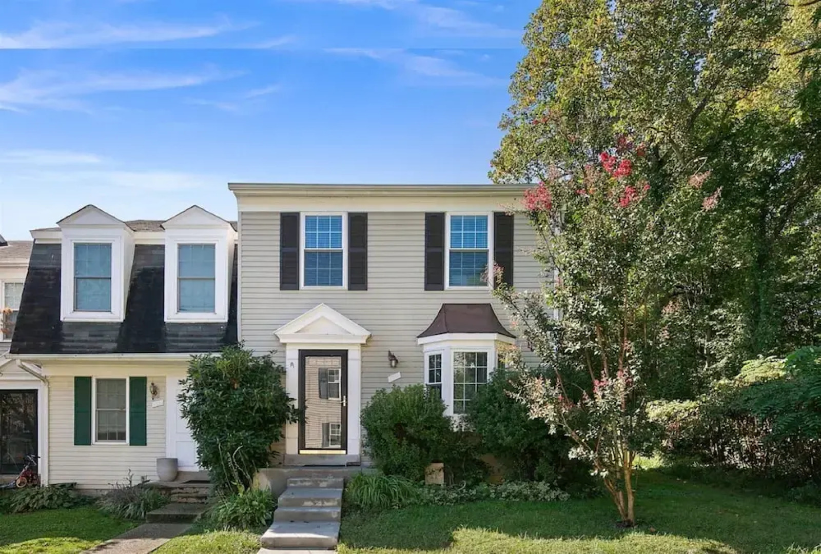 Top Rated Townhome - Largest Corner Unit With Patio, Deck, Basement, and new Luxury Mattresses! Self Checkin. Super Host Support!