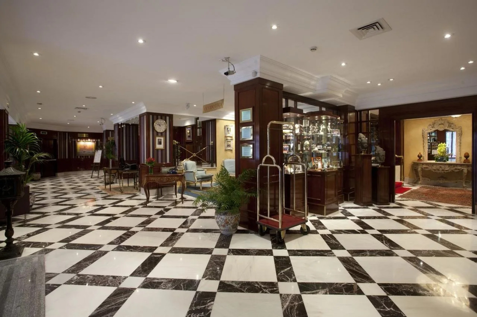 Отель Sercotel Gran Hotel Conde Duque