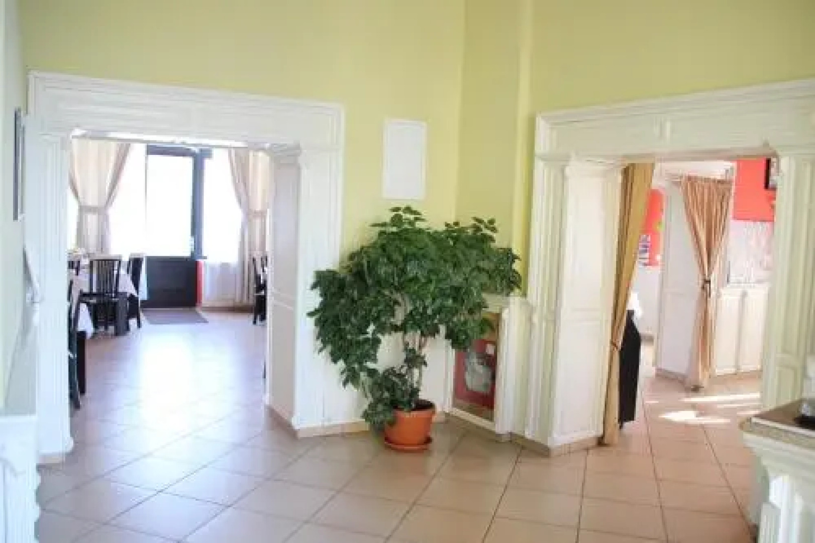 Astoria Hotel & Restaurant