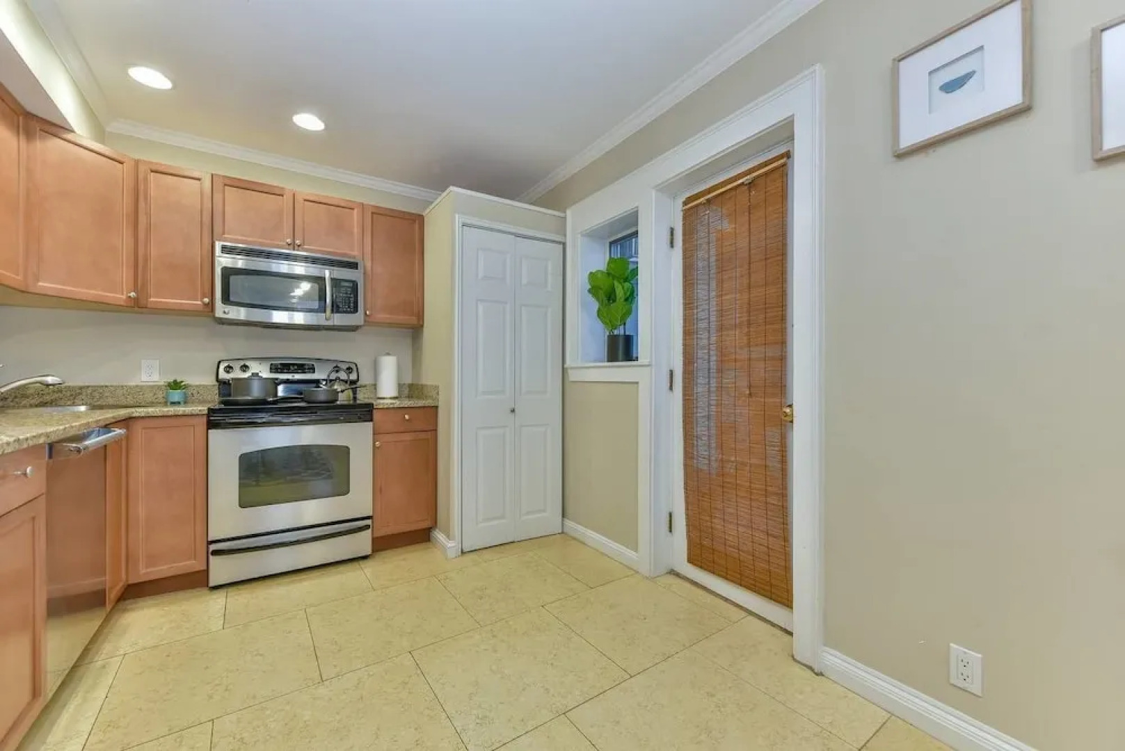 Spacious 1 BR Apt in Beacon Hill by Domio