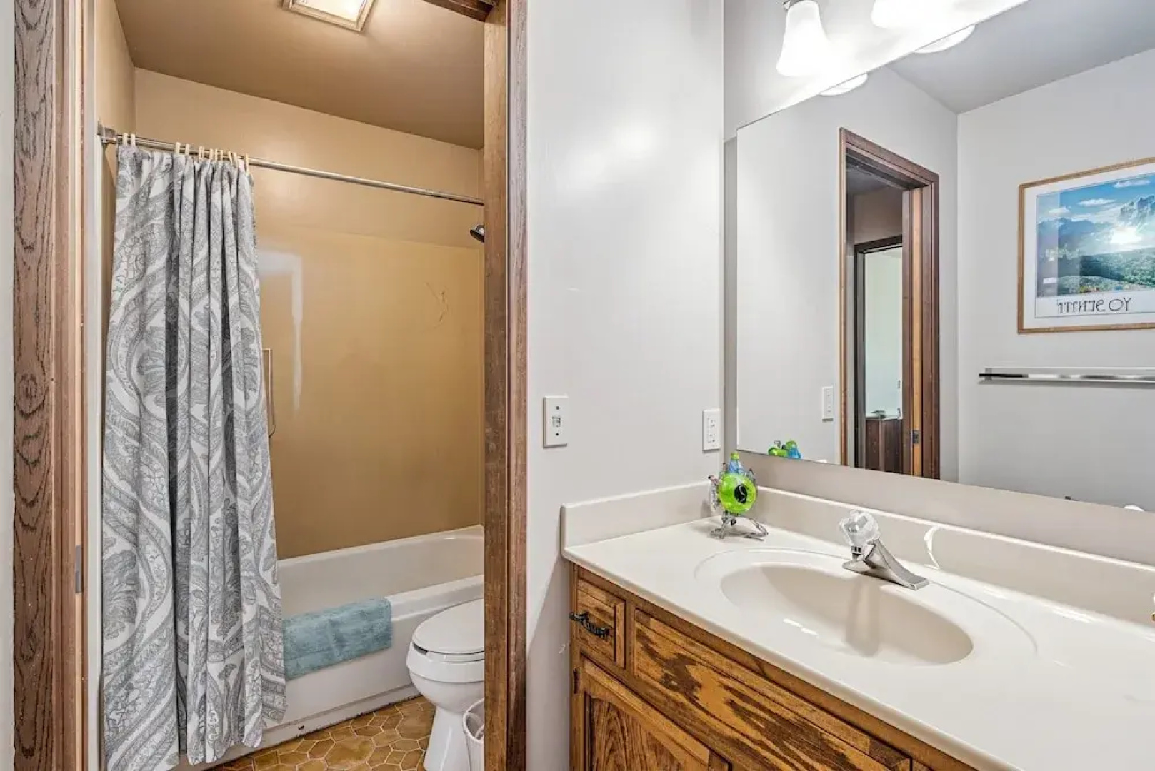 The Big Easy - Lakefront Only 1 mile to Popular Marina Beach! by Yosemite Region Resorts