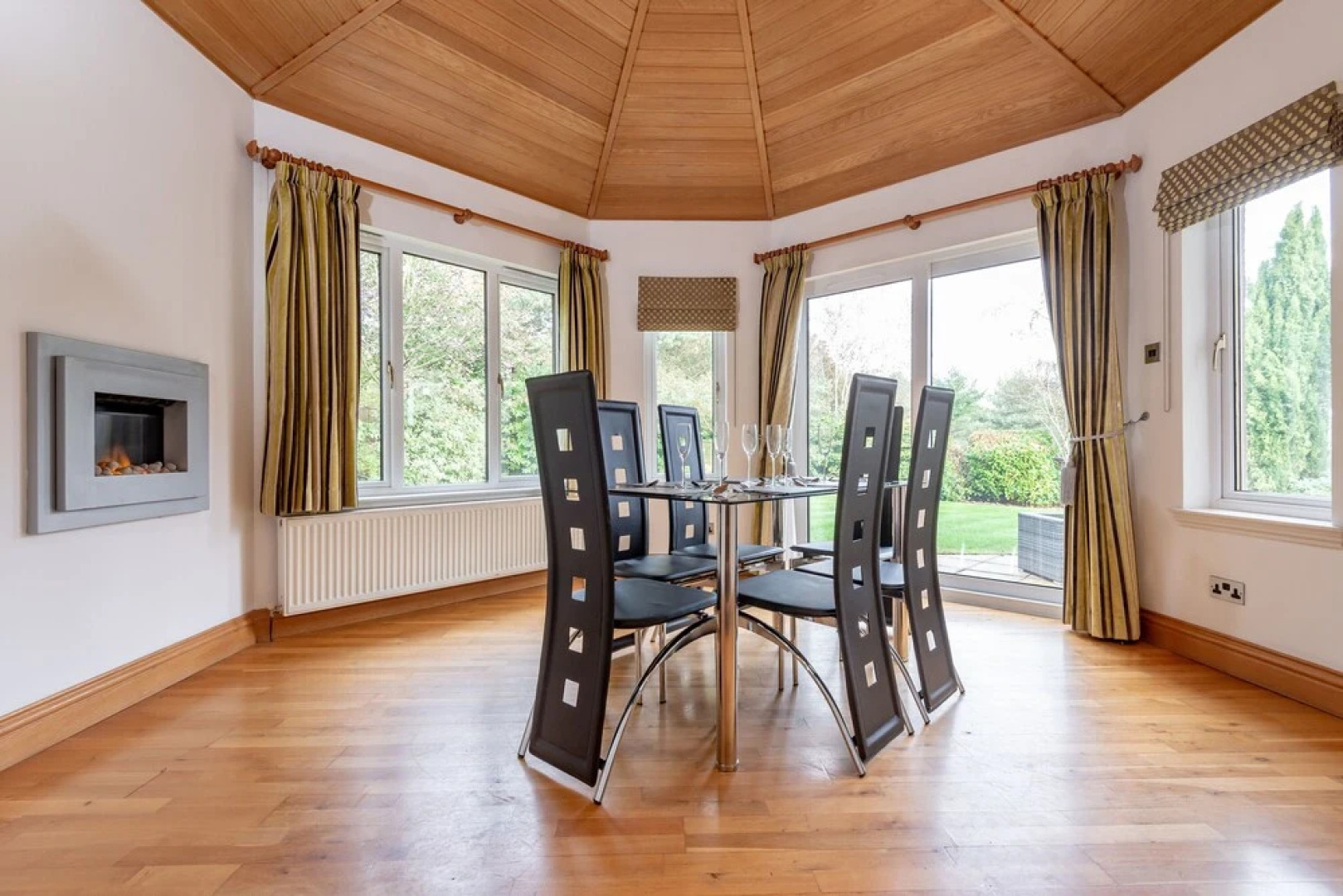 Luxury 6 Bed House With Pool