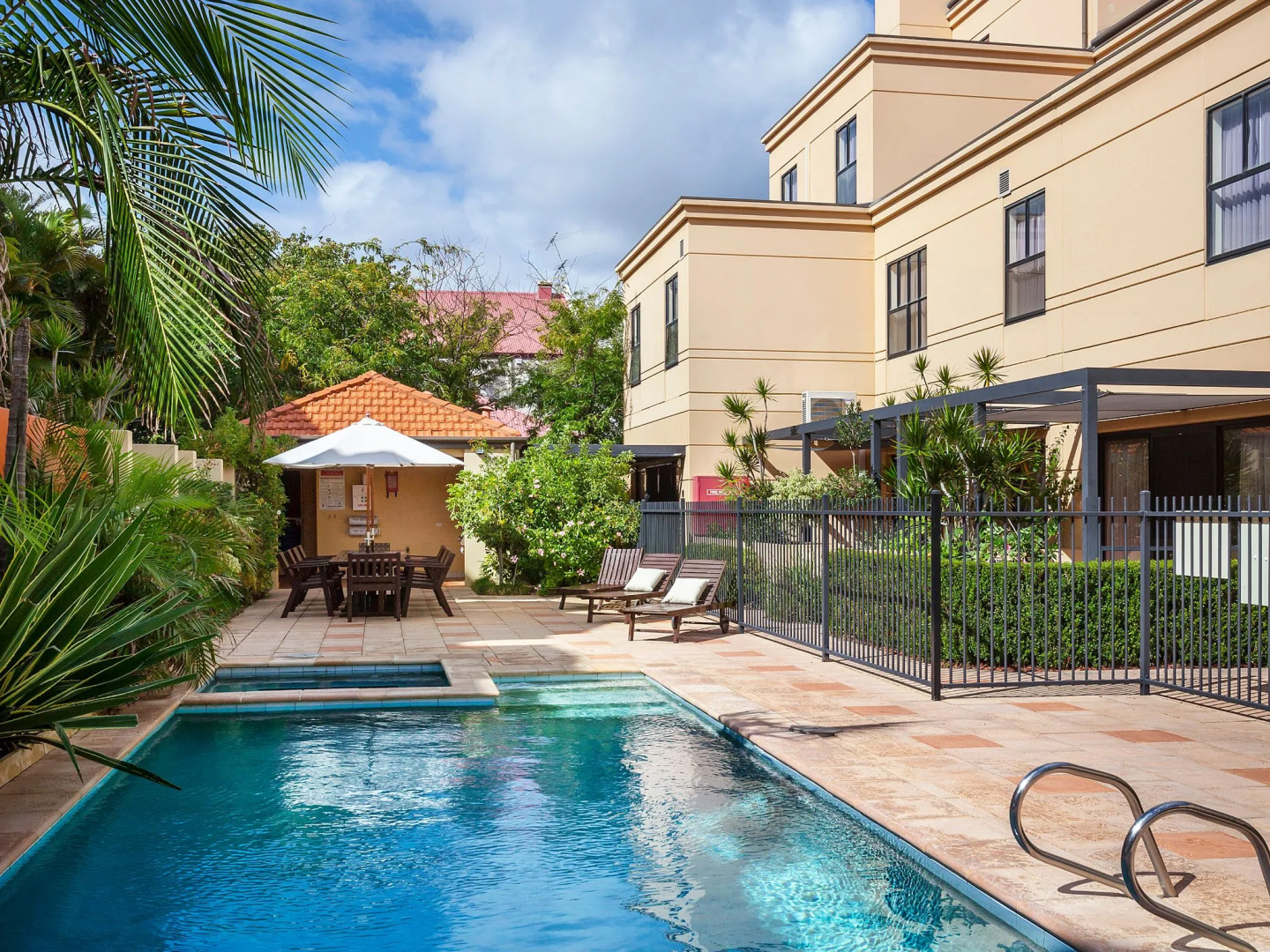 Best Western Northbridge Apartments