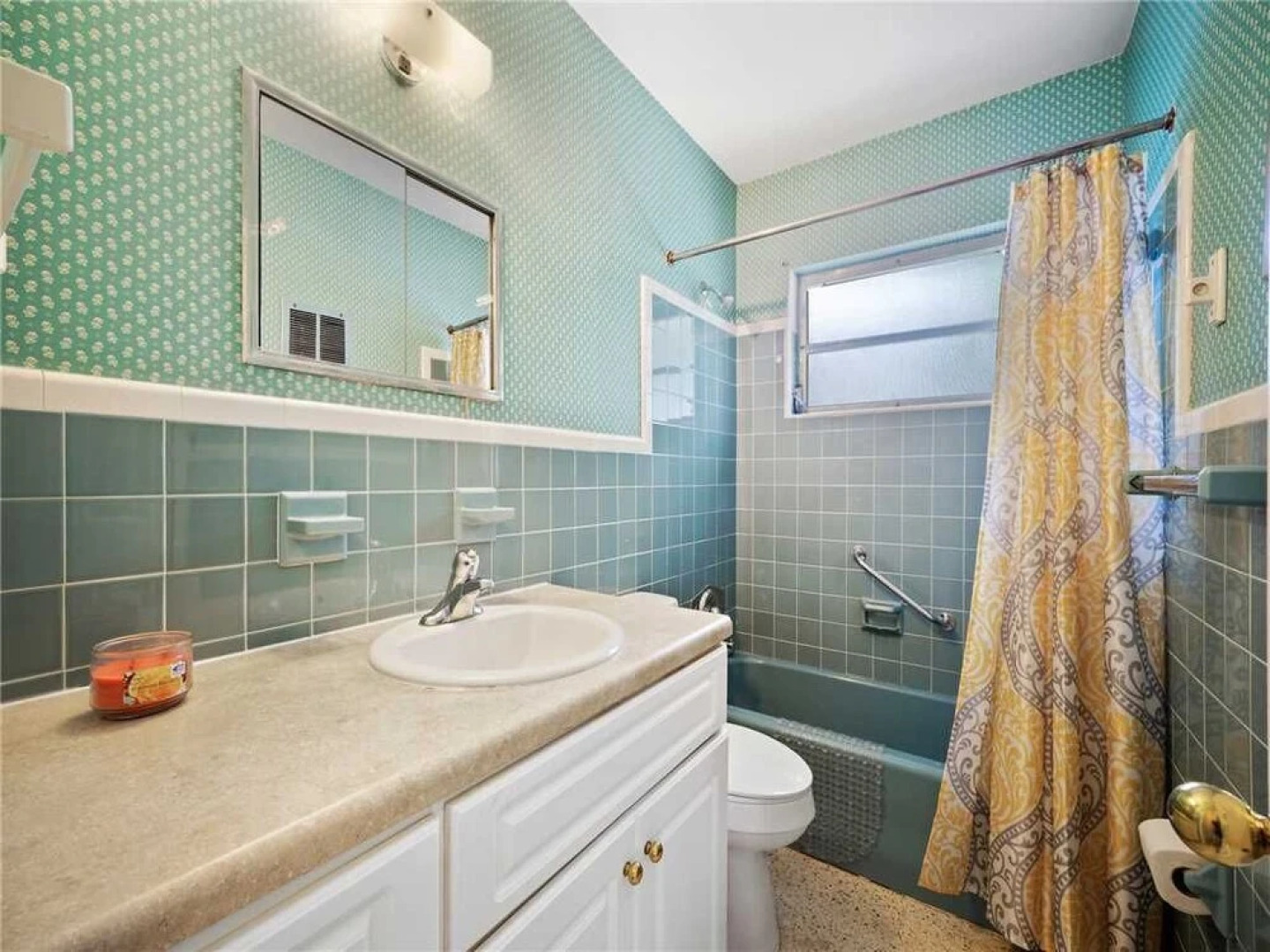 Aurora Seabreeze - Three Bedroom Home