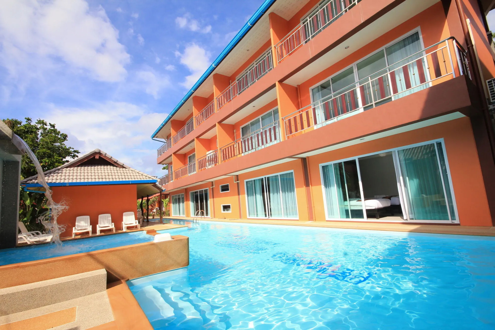 Lanta Fevrier Resort