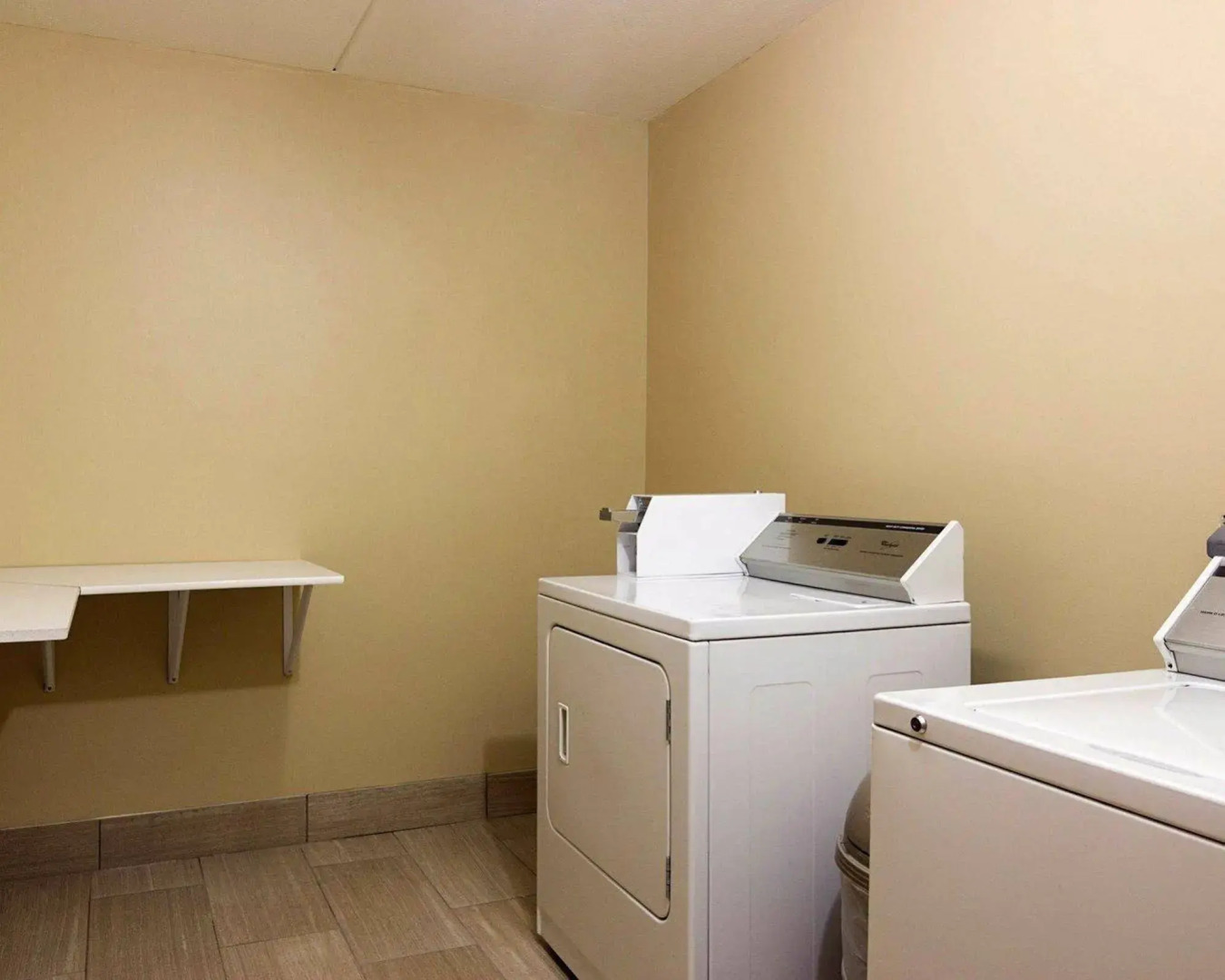 Super 8 by Wyndham Sturtevant/Racine