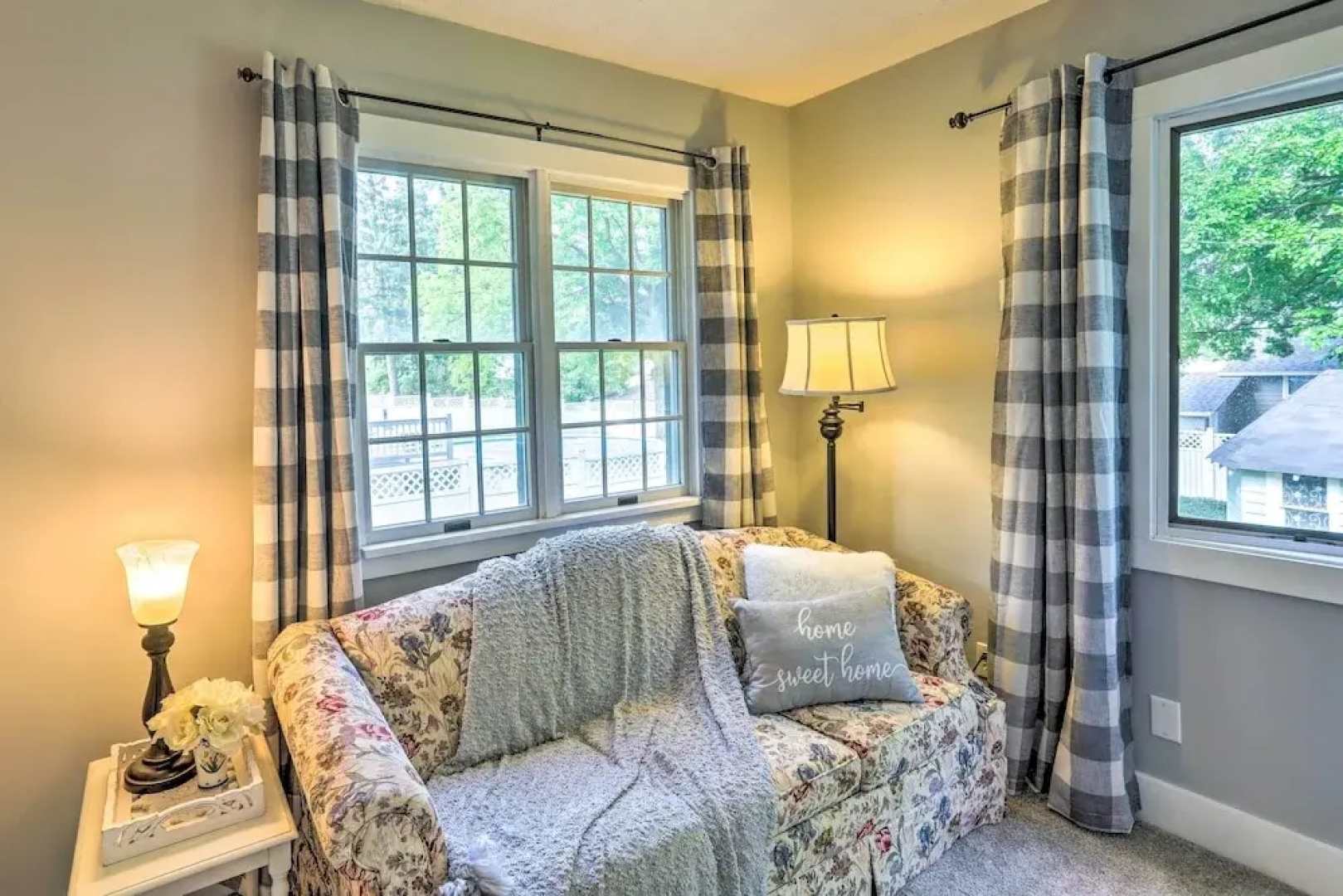Bright Parma Home w/ Outdoor Space < 10 Mi to Dtwn