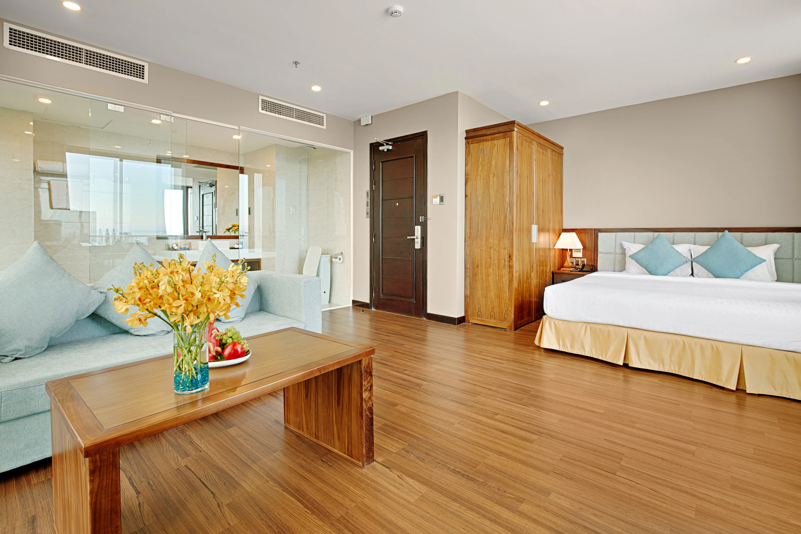 Yarra Ocean Suites Danang