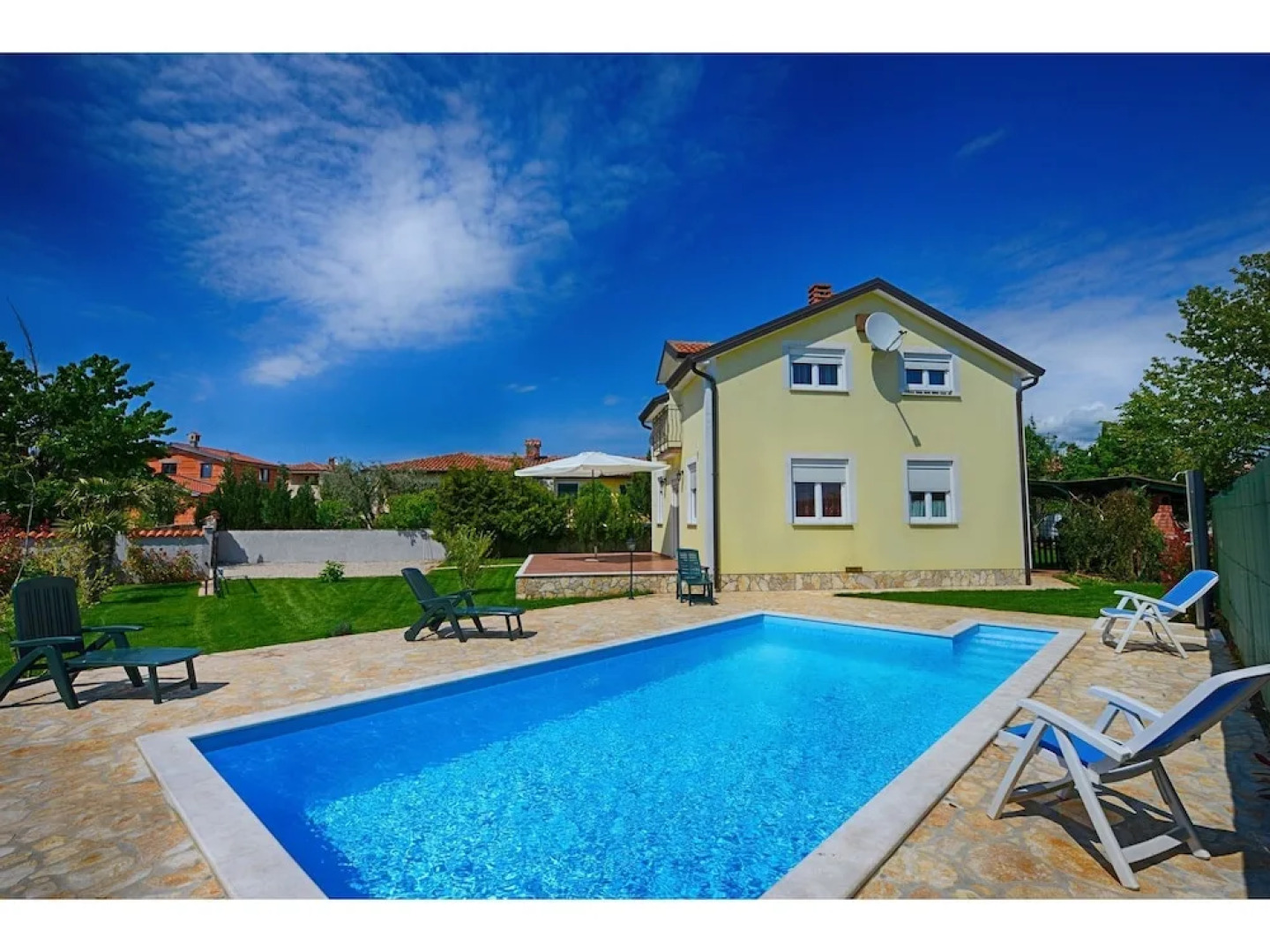 Adorable Holiday Home With Private Pool & Covered Terrace