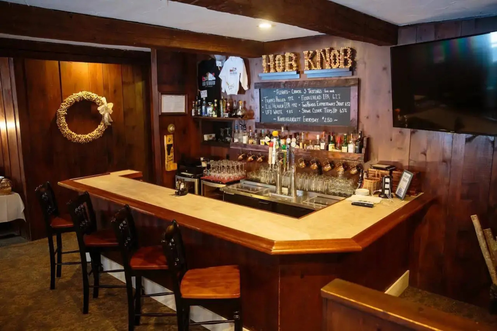 Hob Knob Inn, Bar & Lounge