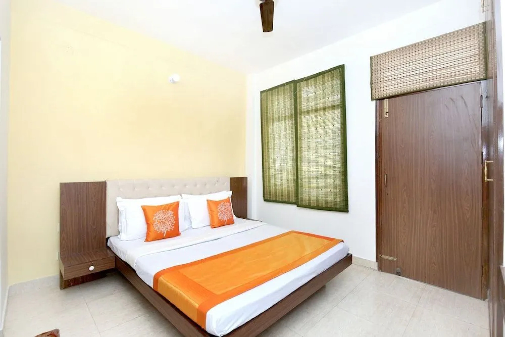 OYO 10976 Home Cheerful 2BHK Scenic Barog