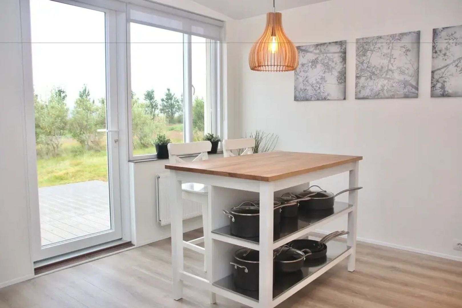 Lynghagi House - Lava Water