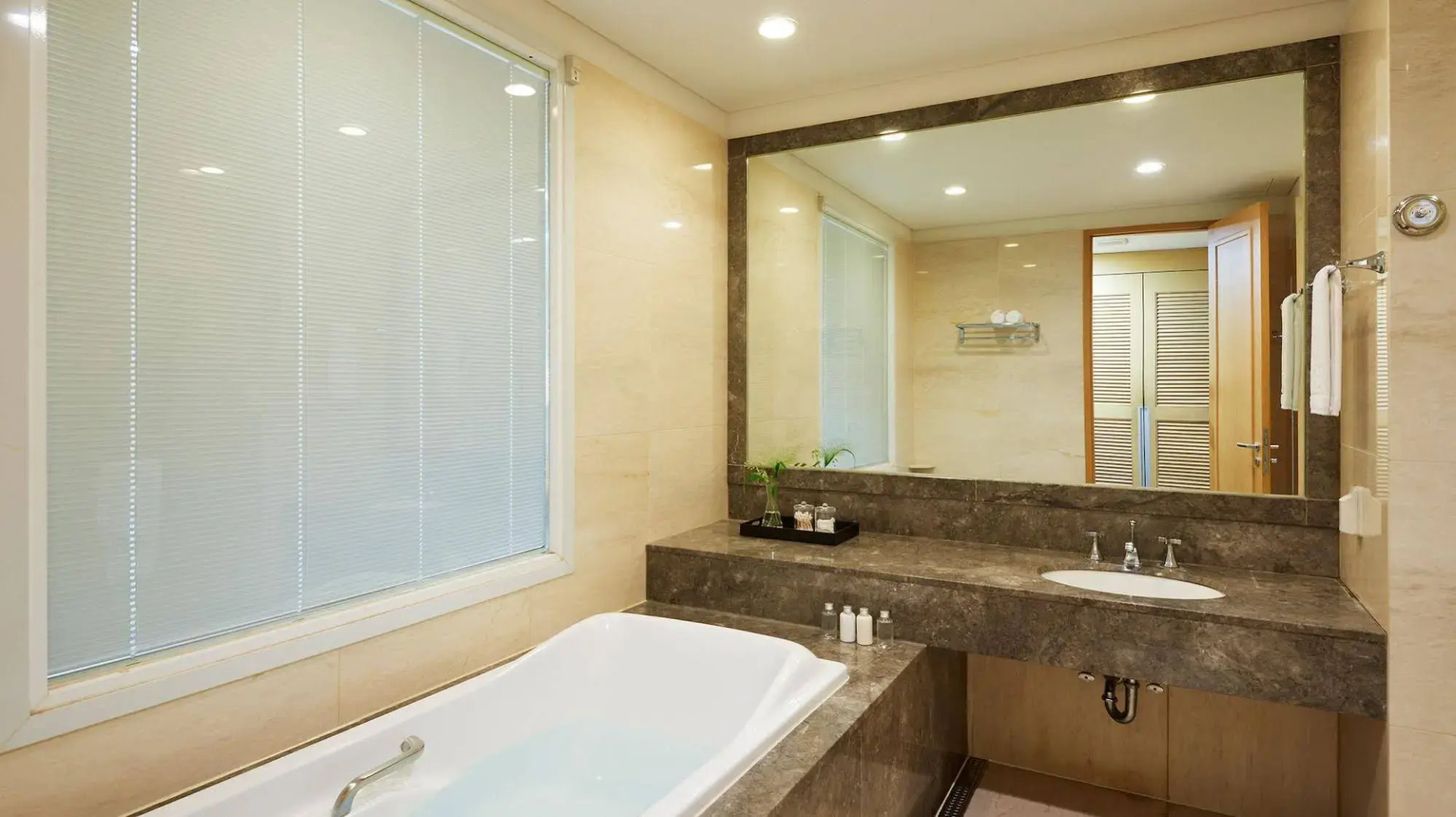 The Suites Hotel Naksan