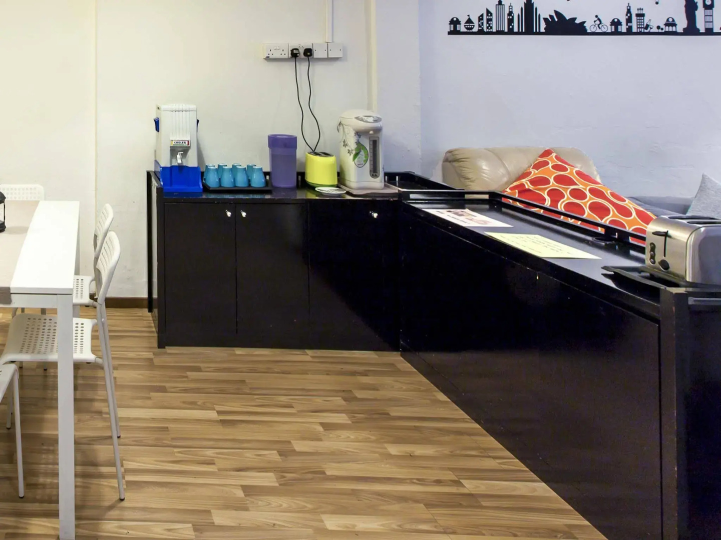 New Society Backpackers Hotel - Hostel