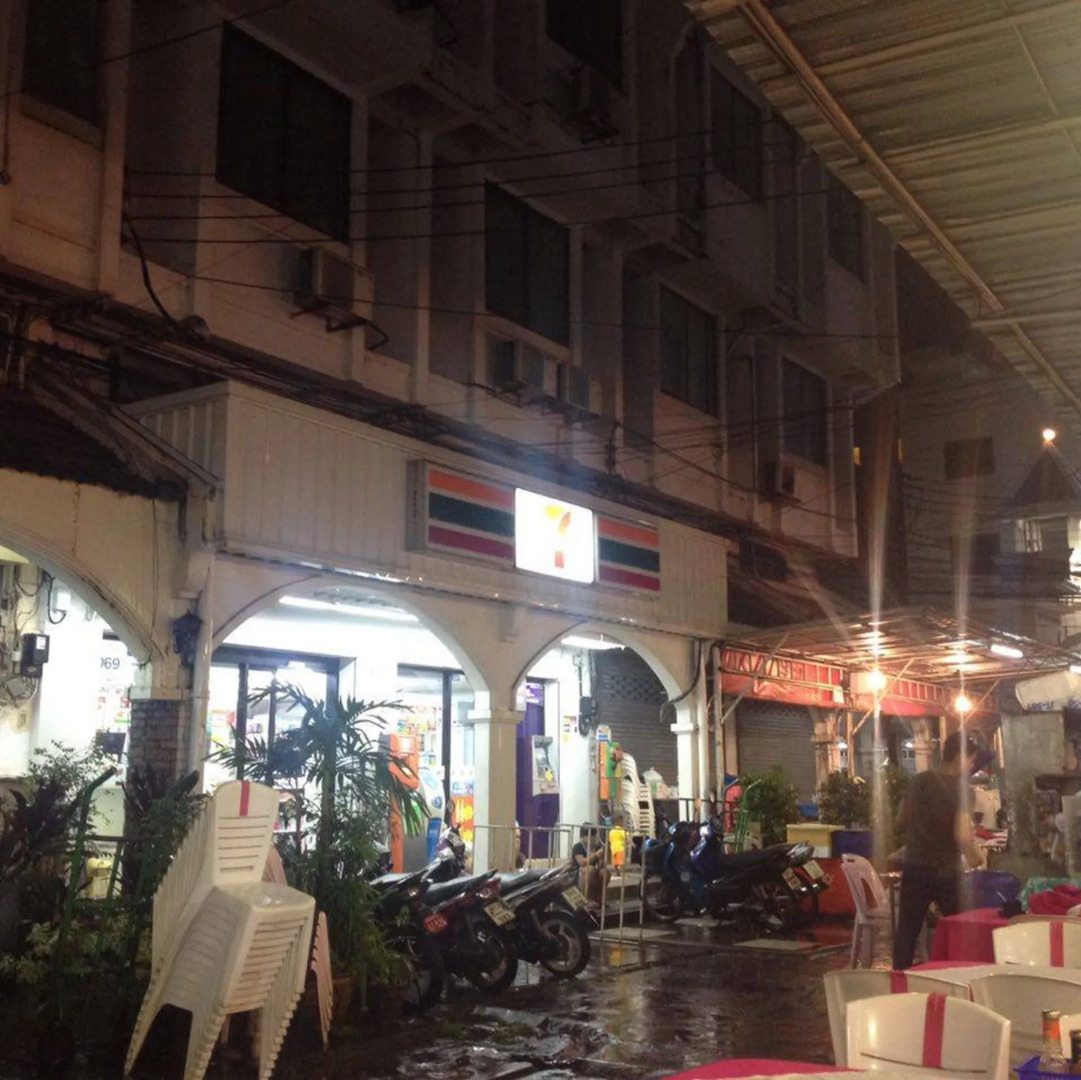 OYO 320 Regent 2002 Guest House