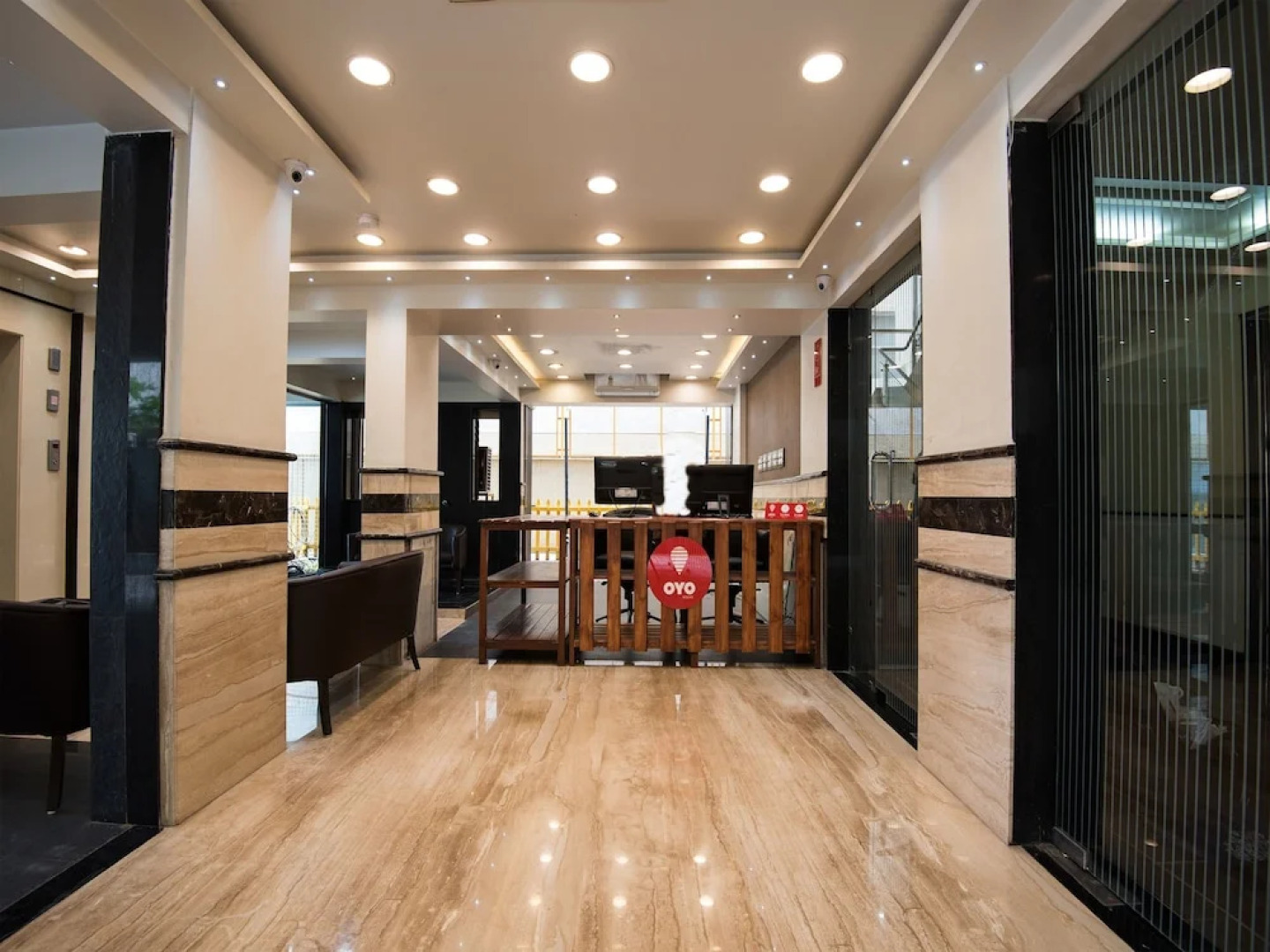 OYO 9721 Hotel SR Rooms