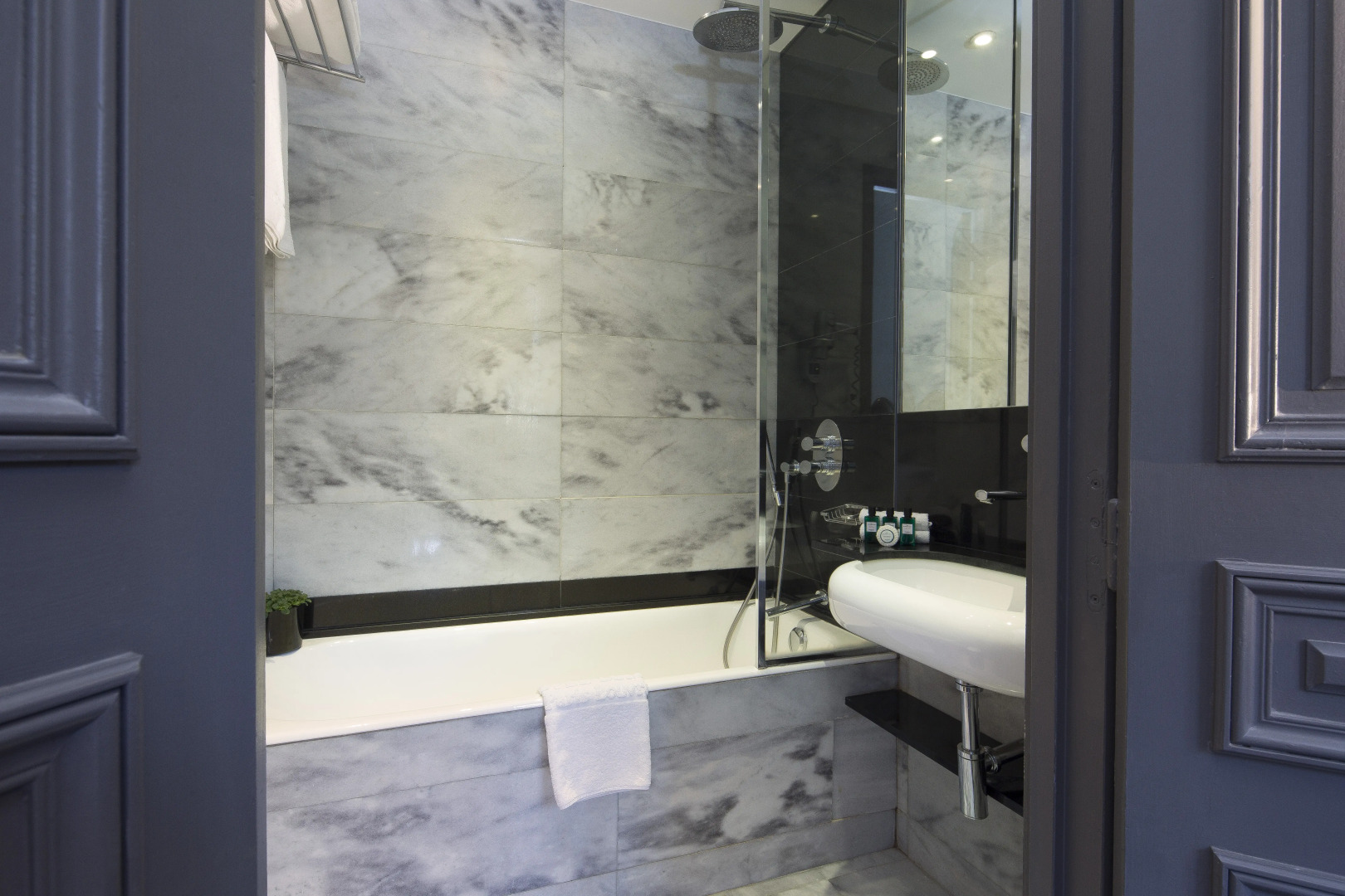 Hotel Lumen Paris Louvre