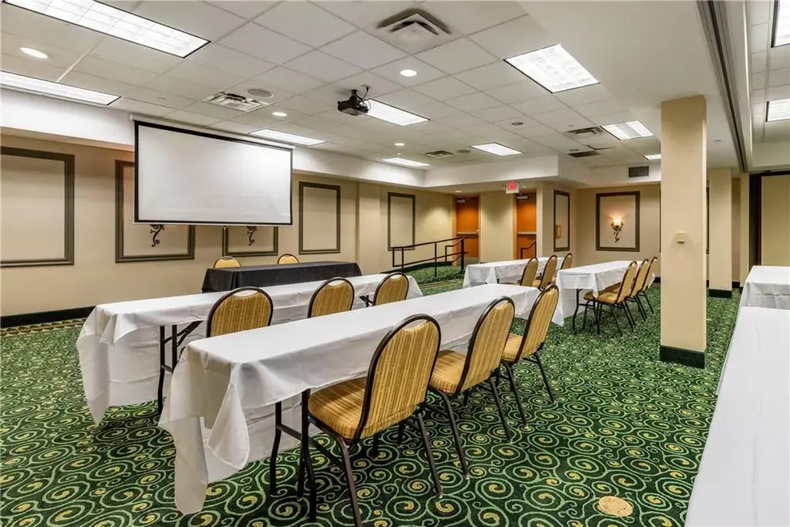 Three Bears Waterpark Resort Near Tomah, Ascend Collection Hotel