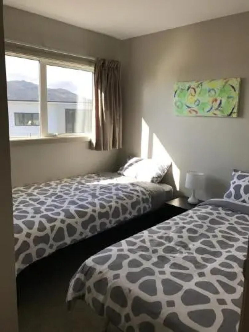 Cromwell Safari Bach