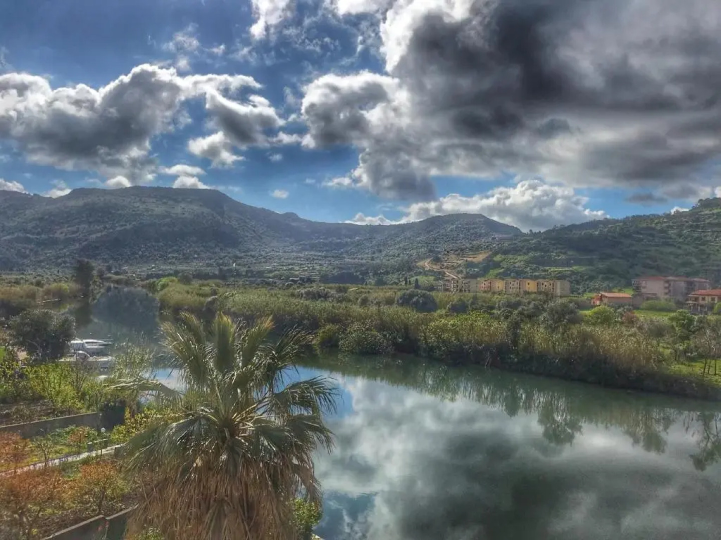 Bosa Apartments "House on the River"